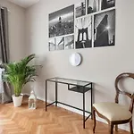 Apartment Regina Luxury Flat Rom